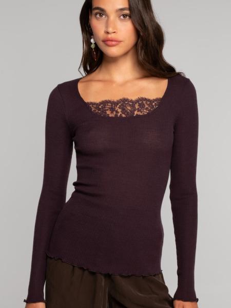 Pull basique décolleté dentelle