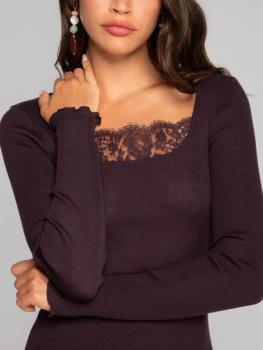Pull basique décolleté dentelle